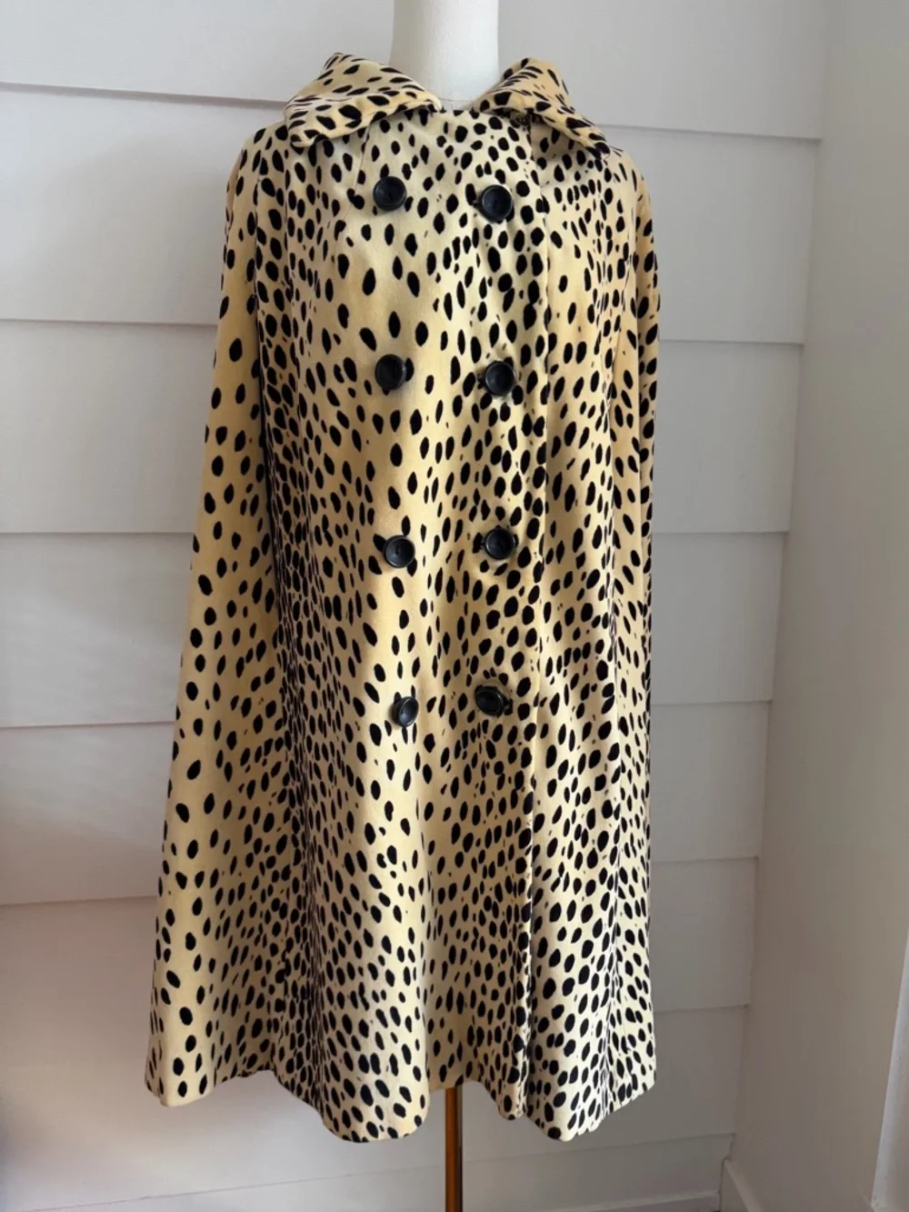 Vintage Cheetah Print Cape Travelcoats by Naman Leopard Print Glam - Picture 2 of 10